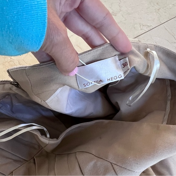 Sophia Hegg NWT $475 Taupe Beige Pants Sz 36 - Picture 3 of 5